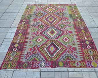 Vintage Handwoven Turkish Kilim Rug: 8.4 x 5.2 ft, Natural Dye Wool