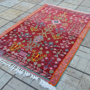 Vintage rug. Turkish carpet. Pink vintage rug. Free shipping. 5.3 x 3.6 feet.