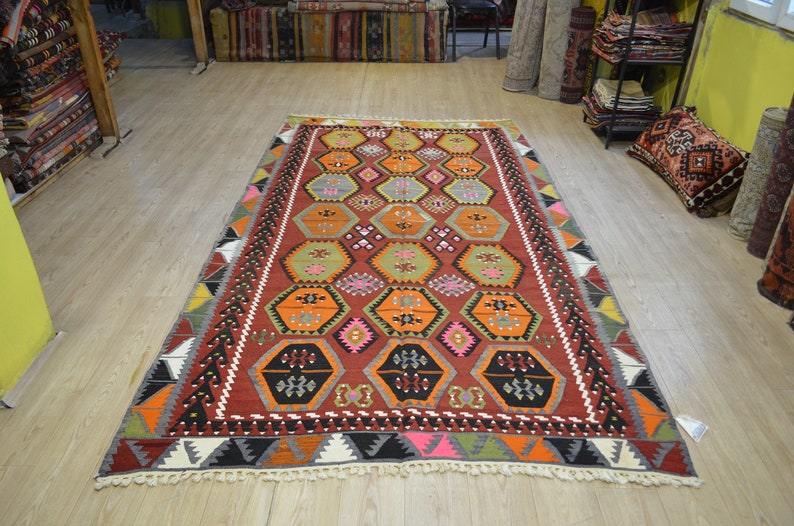 Vintage kilim rug. Turkish kilim rug. Turkish vintage kilim. Livingroom kilim. Colourful kilim. Free shipping. 9.7 x 5.4 feet. image 7