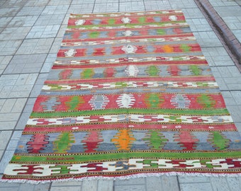 Vintage kilim. Turkish kilim. Vintage kilim rug. Turkish vintage kilim. Kilim rug. Free shipping. 9.2 x 5.3 feet.