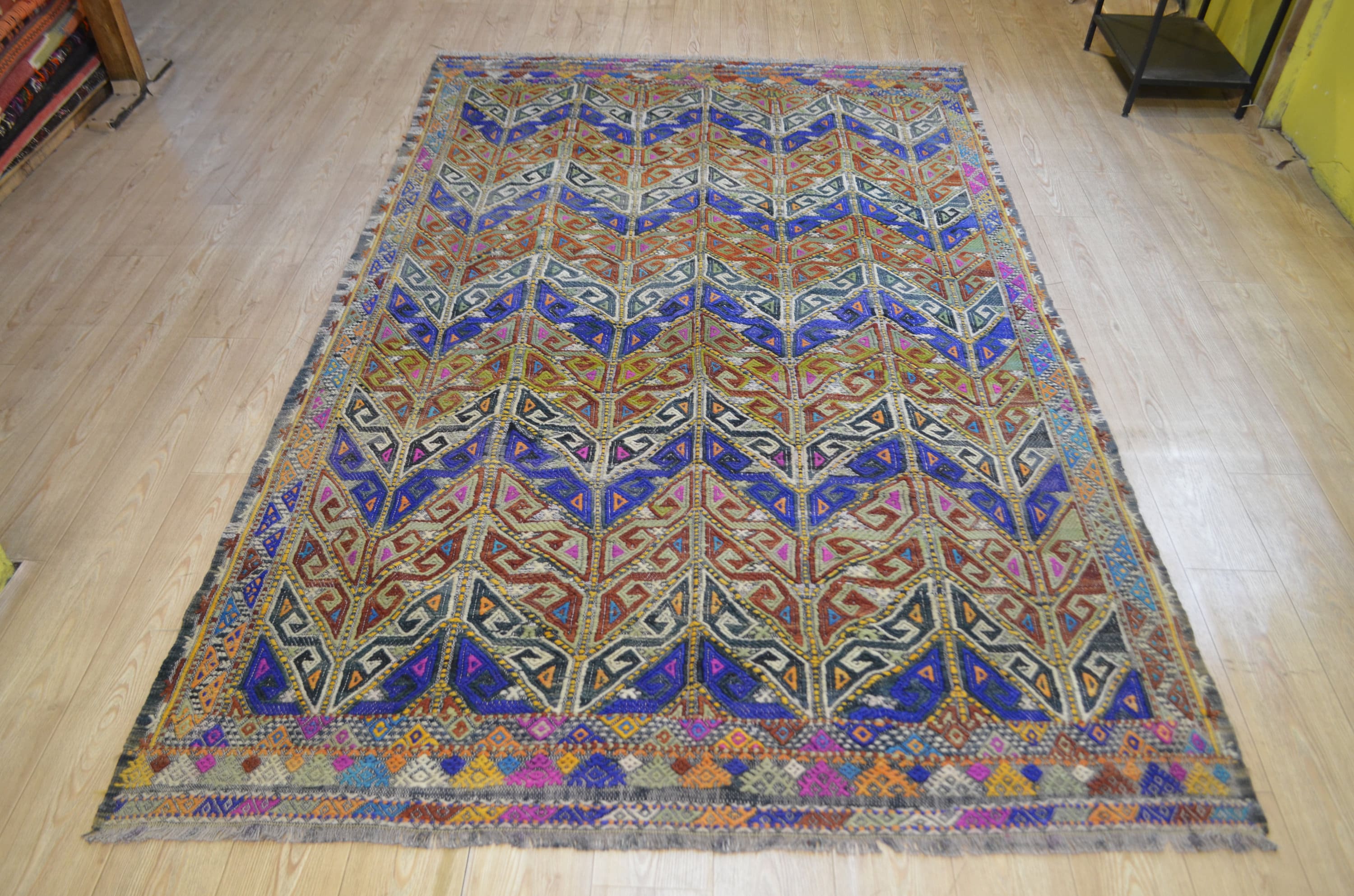 Turkish kilim rug. Large kilim rug. Vintage handmade wool rug. Turkish kilim. Free shipping. 9 x 5.6 feet.thumbnail