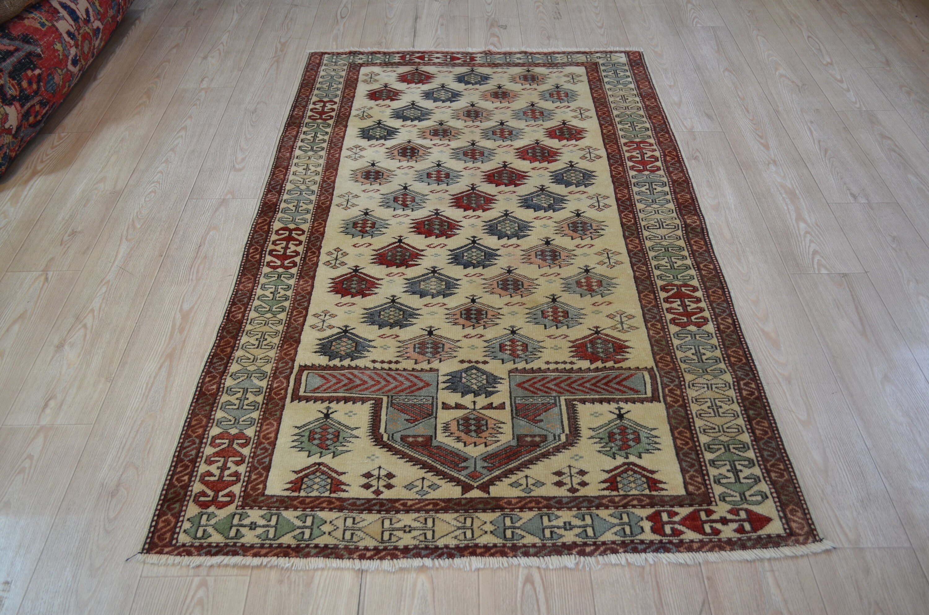 ヴィンテージトルコラグ：手織りウールトライバルカーペット（5.7 x