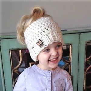 Crochet Pattern Kids Messy Bun Hat, Childs Messy Bun BeanIe, Ponytail Hat, Girls Beanie Messy Bun image 2