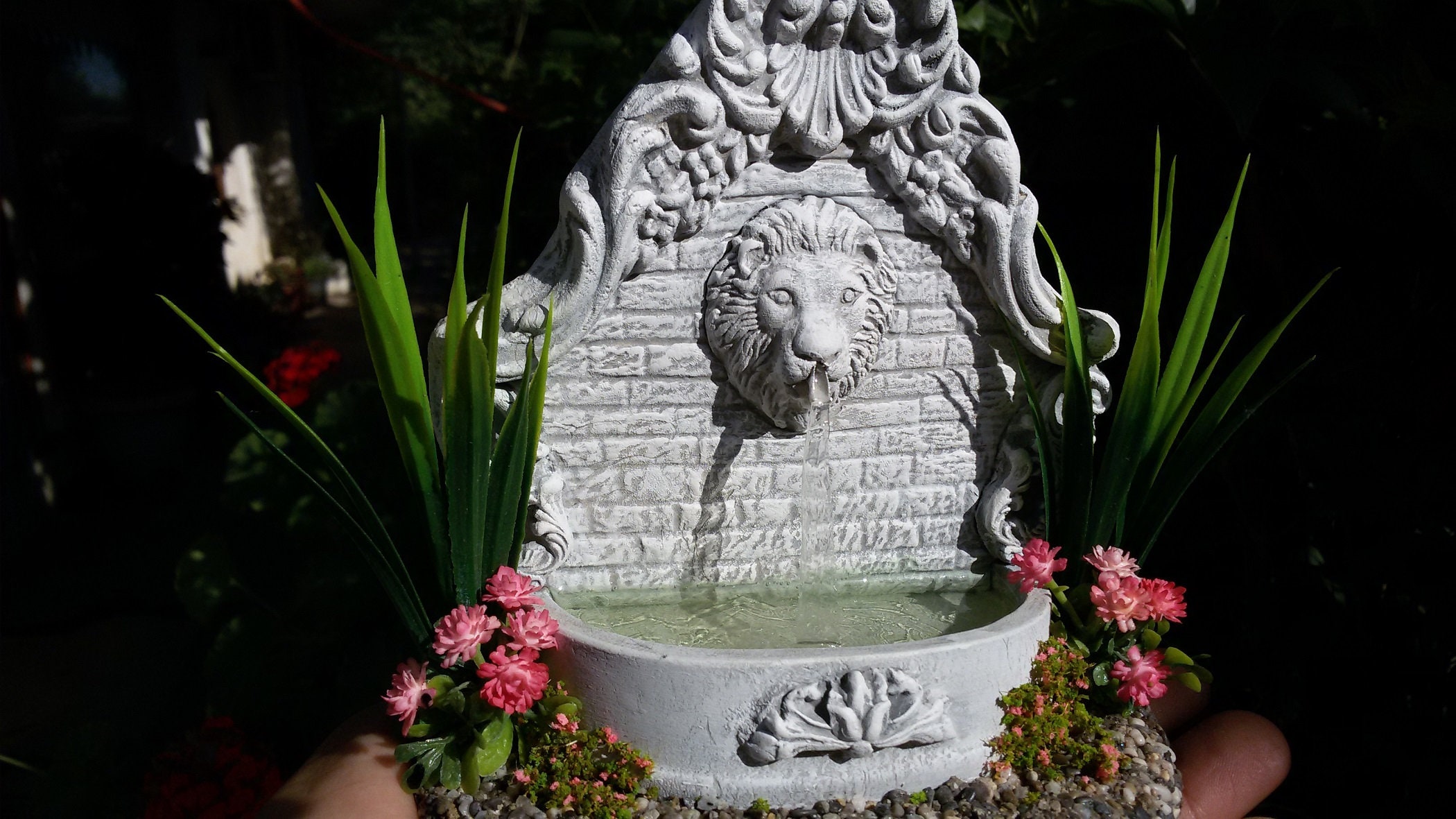Miniatur-Gartenbrunnen Mit Vögeln Aus Polyresin - Für Puppenhäuser 1:12, 7 Cm Hoch