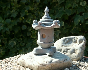 miniature japanese garden ornaments