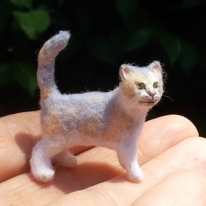 Dolhouse miniature Calico Cat, Scale 1:12 Tricolor Cat, Miniature Animals One Inch Scale,  Miniature Pet for Dolls, Artisan Miniature