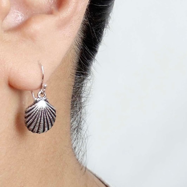 925 Sterling Silver Seashell Bali Hooks Earrings - Shell Bali Hook Earrings - Sea Ocean Theme - Sea Life Earrings - Nature Inspired Earrings