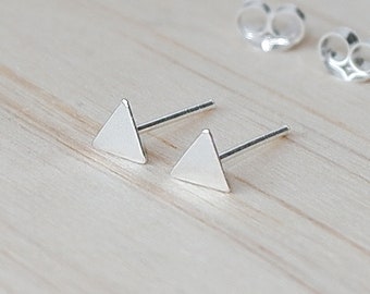 925 Sterling Silver 4mm Triangle Stud Earrings - Tiny Triangle Earrings - Minimalist Earrings - Geometric Stud Earrings - Cartilage helix