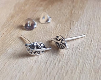 925 Sterling Silver Leaf stud earrings -minimalist earrings - simple silver earrings - Natures jewelry - Boho stud earrings - Cartilage stud