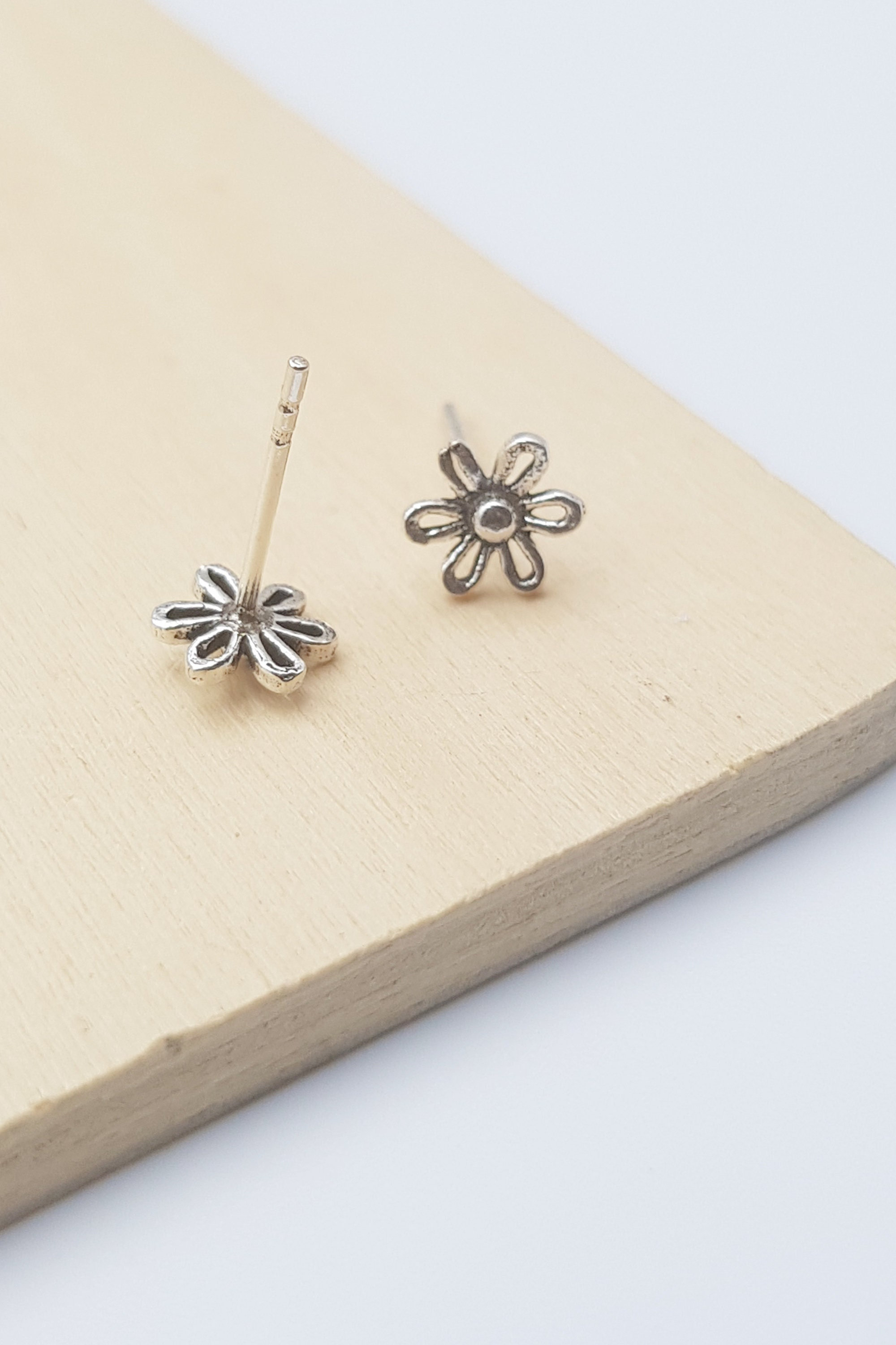 【STONEHENgE】POSY〜Silver Cubic Flower Earrings X0015 925 Sterling Silver - Flower Stud Earrings - Tiny Flower