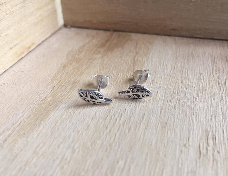 Sculptured Leaf Earrings in 925 sterling silver