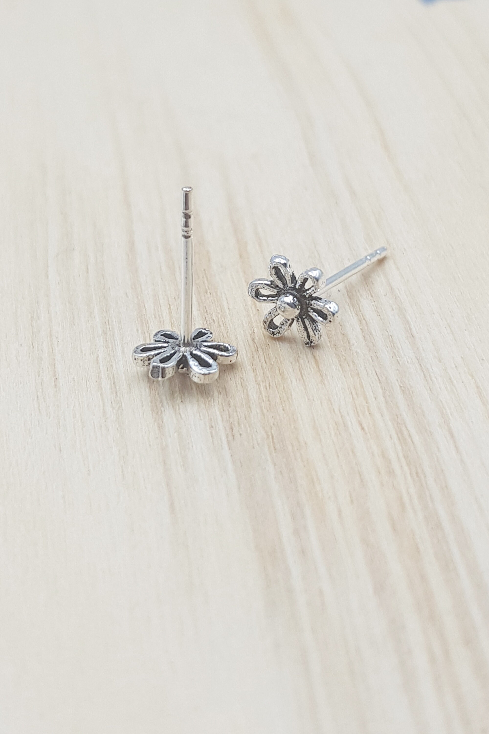 925 Sterling Silver - Flower Stud Earrings - Tiny Flower