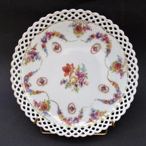 Schumann Dresden Bloemen veldboeketslingers camee net porseleinen dessertbord