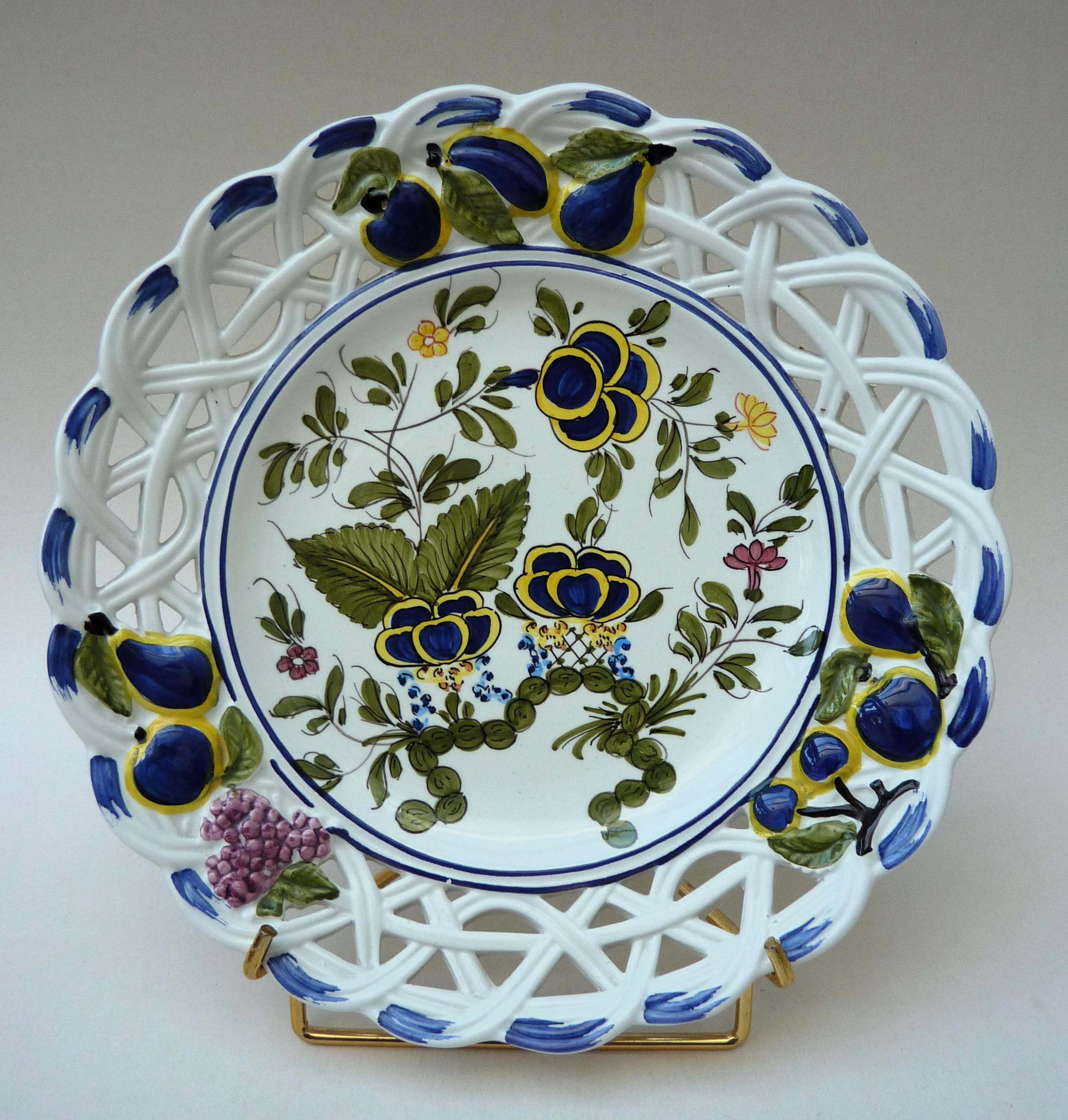 Este Ceramiche faience reticulated fruit plate