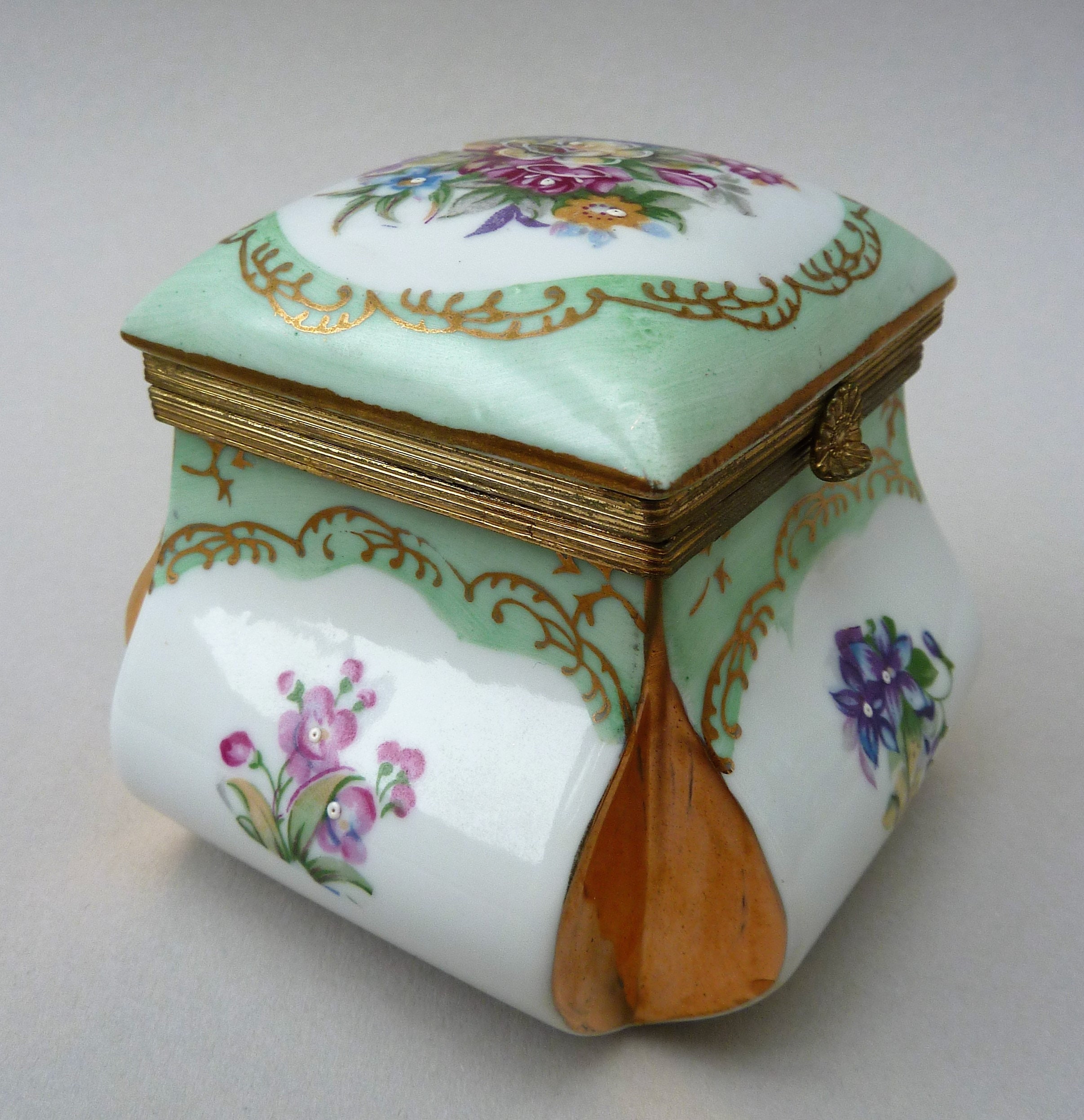 Details about   Vintage Porcelain Vanity Box Hand Painted Limoges France 