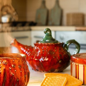 Pumpkin Orange Ceramic Teapot with Lid & Infuser – Handmade Stoneware Pottery Teapot for Loose Leaf Tea, Rustic Fall Kitchen Decor, 800 ml