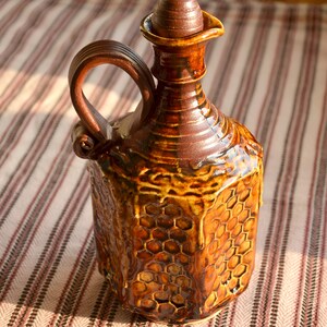 Honey Ceramic Bottle, Ceramic Bottle Handmade, Honeycomb Decor Wine Carafe, Wine Holders, Water Pitcher, Bee Kitchen Decor, Best Friend Gift image 3