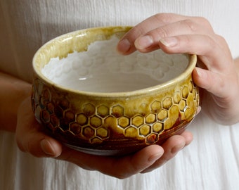 Handmade Ceramic Honey  Bowl, Honeycomb Decor, Salad Bowl, Soup Bowl, Fruit Bowl, Honey Glaze, Pasta Bowl, Beekeeper Gift, Best Friend Gift