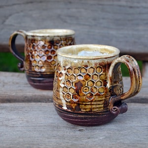 Honeycomb Stoneware Mug – Handmade Ceramic Bee Pattern Coffee Cup, Large Rustic Pottery Tea Mug, Bee Lover Gift, Microwave & Dishwasher Safe