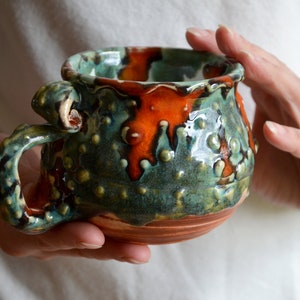 Tazza Camaleonte, Tazza da caffè in ceramica, Tazza in ceramica fatta a mano, Camaleonte in ceramica, Regalo per gli amanti del caffè, Regalo per il migliore amico, Decorazione artistica per la casa, Regalo per la mamma