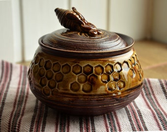 Honey Pottery Jar With Bee And Bee Honeycomb, Stoneware Honey Jar, Pottery Sugar Jar, Salt Ceramic Pot, Handmade Pottery, Friend Mom Gift