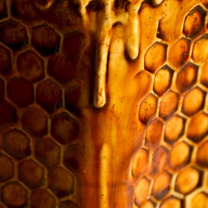 Honey Ceramic Bottle, Ceramic Bottle Handmade, Honeycomb Decor Wine Carafe, Wine Holders, Water Pitcher, Bee Kitchen Decor, Best Friend Gift image 4