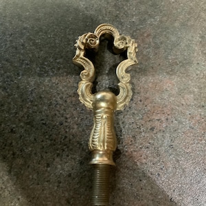 Embout de lampe en forme de boucle livraison gratuite 1 1/2&quot; de haut finition laiton poli ancien DYI boucle ou fleuron livraison gratuite