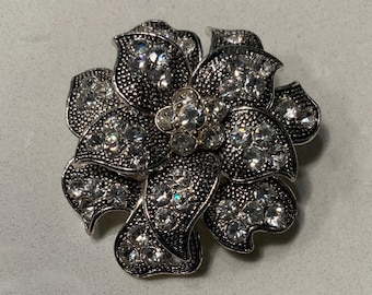 Vintage Broach Lauren Conrad Flowers Floral Broach with faux diamonds