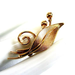 Delicate and Feminine AMCO 14K GF Leaf Brooch, Vintage AMCO 14K Gold Filled Leaf and Swirl Pin