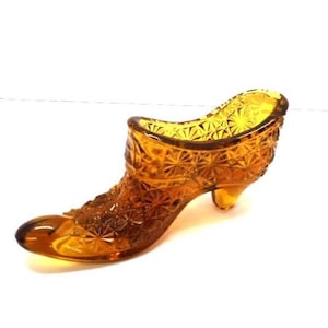 Fenton Daisy and Button Glass Shoe in Amber Colored Glass Pre 1970&#39;s