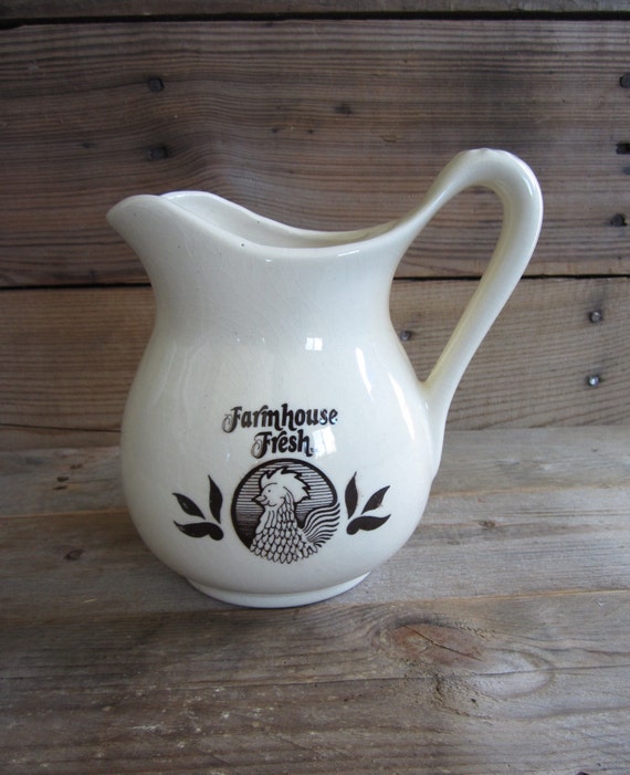 Cute Farmhouse Fresh Pitcher With Rooster, Country Kitchen Creamy Colored  Pitcher With Chicken 