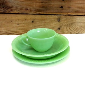 Vintage Jadeite Soup Bowl/Sandwich Plate/Teacup Set: Fire King Jane Ray Pattern