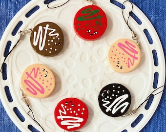 Petri dish agar charm, bacterial plate streak ornament, medical technologist / microbiologist / medical student gift