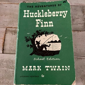 Vintage 1961 The Adventures of HUCKLEBERRY FINN - By Mark Twain -School Edition 1961