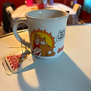 Vintage 1982 Little Orphan Annie Ceramic Mug - Applause w/ Tag