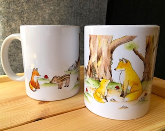 Tasse mit Füchsen und Wildschwein im Wald