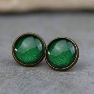 Earrings in dark green "Ivy", 12 mm / hand-painted, minimalist earrings