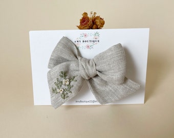 Floral   Embroidery Bow | natural linen