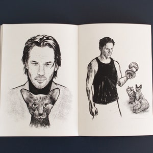 Pode incluir: Duas p&aacute;ginas de um livro com ilustra&ccedil;&otilde;es a preto e branco. Uma p&aacute;gina mostra um retrato de um homem com um gato, a outra um homem a levantar um haltere com gatos por perto. As ilustra&ccedil;&otilde;es s&atilde;o detalhadas e art&iacute;sticas.