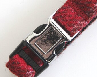 Red/Brown Check Quick release dog collar in Harris Tweed. Ideal for small to large dogs