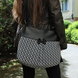 Shoulder bag with cockstep