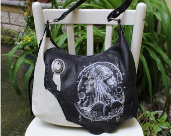 Ledertasche, Schultertasche, SCHAMANE, Boho-Style, Rindsleder, Lederfransen, Bestickung