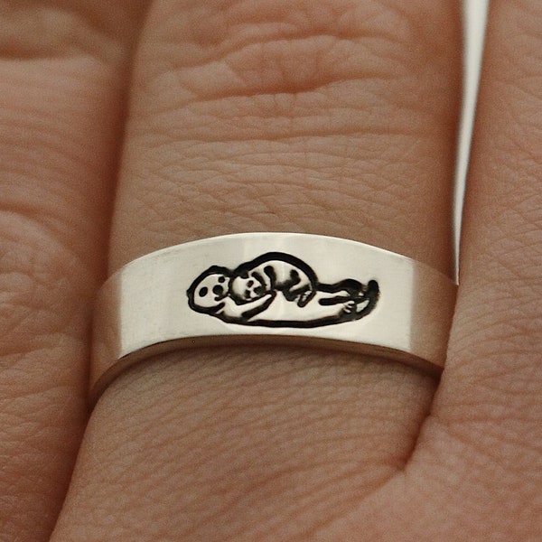 Anillo de apilamiento minimalista de abrazo de nutria / Regalo del día del padre / Anillo de nutria lindo / Juego de hija de padre / Anillo de plata delicado / Pareja de nutria