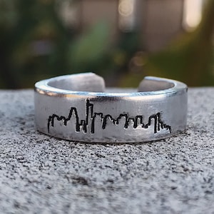 Bague empilable minimaliste Boston Massachusetts Skyline | Cadeaux Boston | Souvenir de Boston | Carte Boston | Bijoux Boston | Boston MA