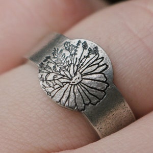 Wildflower Daisy Ring | Rustic Floral Signet Ring | Best Friend Birthday Gift | Mother&#39;s Day Gift | Wild Flower Jewelry | Floral Jewelry