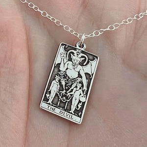Collana di tarocchi del diavolo / Regalo di compleanno del migliore amico / Collana di tarocchi / Gioielli mistici celesti / Collana strega delicata
