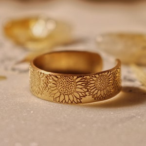 Anillo de girasol de oro / Anillo de flor de nacimiento / Flor silvestre / Regalo de cumpleaños del mejor amigo / Relleno de oro de 14k / Joyería floral / Regalo del mejor amigo