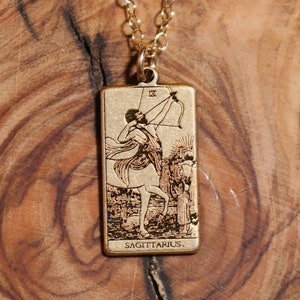 Sagitario Muerte / Tarot Carta Inspirada Collar Zodiacal / Mejor Amigo Regalo / Muerte Tarot Carta Collar / Celestial Mystic Gold Jewelry