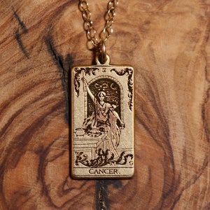 Krebs Der Zauberer | Tarot Karte Inspirierte Sternzeichen Halskette | Beste Freundin Geschenk | Zauberer Tarot Karte Halskette | Celestial Mystic Gold Schmuck
