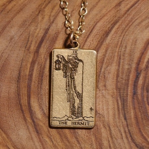 El Collar de Cartas del Tarot de Oro Ermitaño / Regalo de Cumpleaños del Mejor Amigo / Carta del Tarot Ermitaño / Joyería Mística Celestial / Collar de Brujas / Tarot de Oro